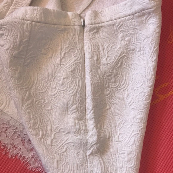 TOPSHOP skirt with embroidery at the bottom - Picture 3 of 4